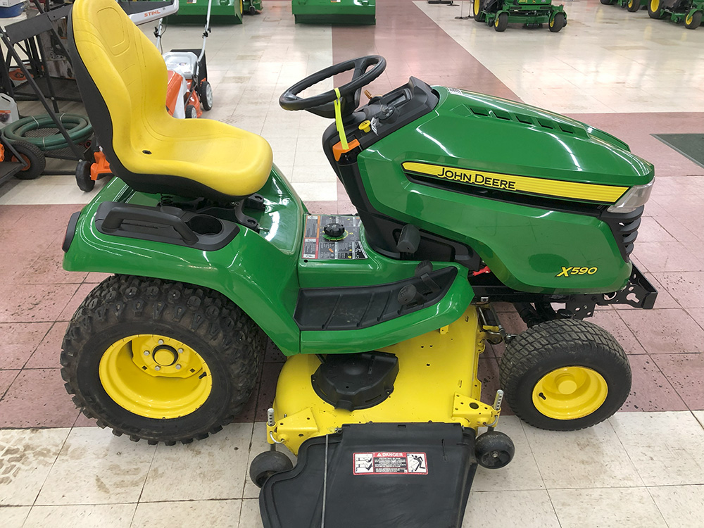 John Deere X590 Garden Tractor John Deere X590 Garden Tractor